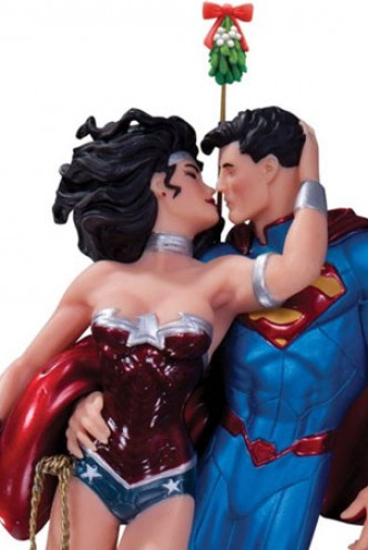 Estatua - DC Comics: Superman & Wonder Woman "Holiday Kiss" 22cm.