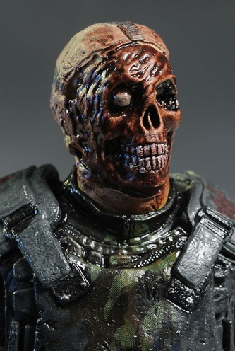 The Walking Dead TV Series 4: Riot Gear Gas Mask Zombie 